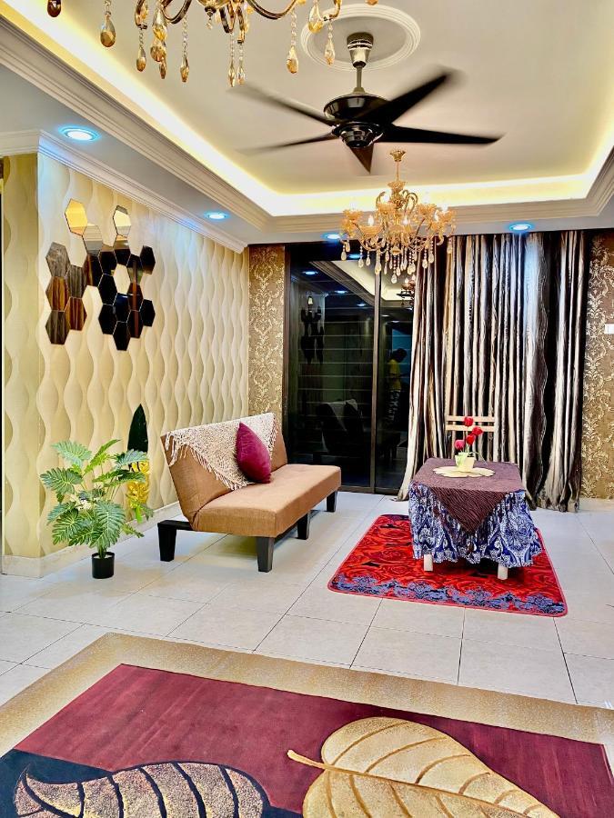 Putravilla Condominium Lovely & Spacious With Public Pool Kampong Kerdas Bagian luar foto