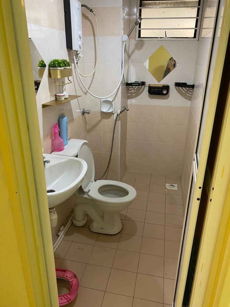 Putravilla Condominium Lovely & Spacious With Public Pool Kampong Kerdas Bagian luar foto